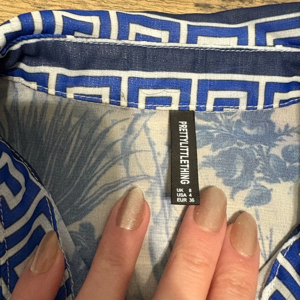 PrettyLittleThing Blue & White Chinoiserie Button-Down Shirt | Size US 4 | - Picture 6 of 6